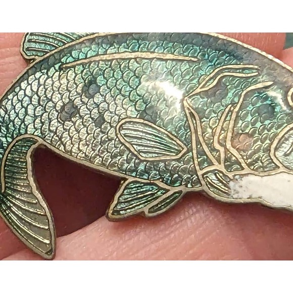 SWIB BASS FISH ENAMEL TIE TACK PIN - Picture 2 of 5